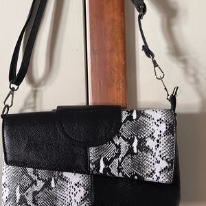 Elegant Black and White Snake Print Crossbody Bag (Vegan leather)